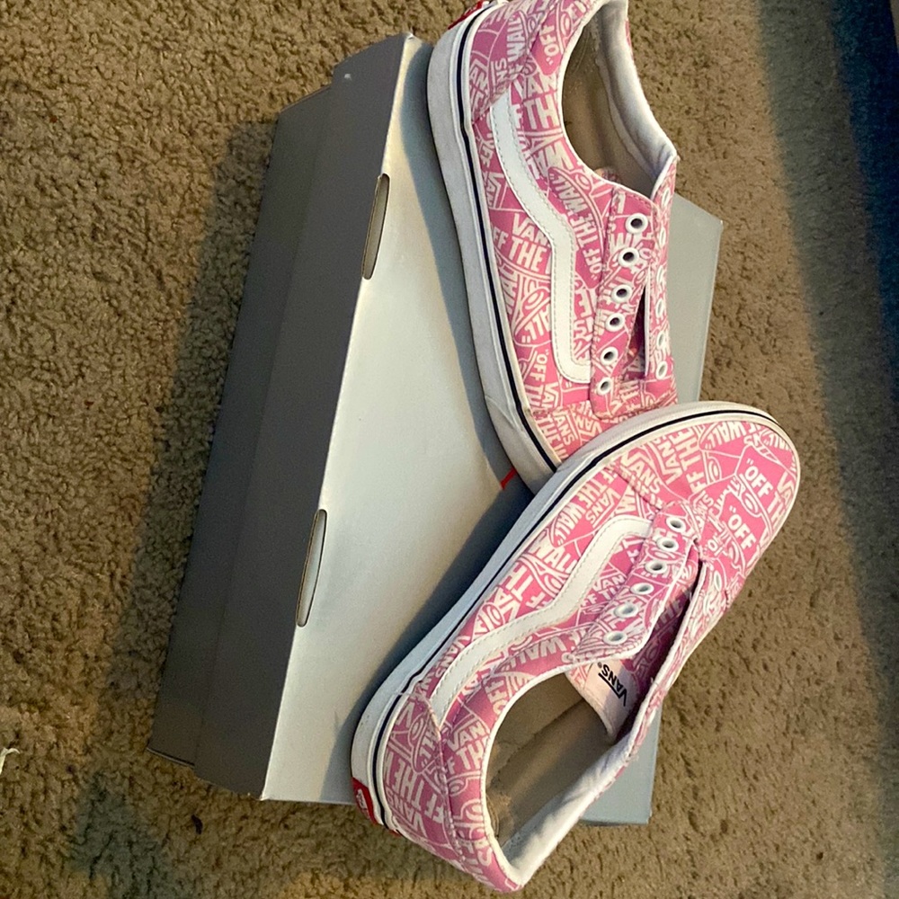Pink & white old skool printed “ vans off the wall “